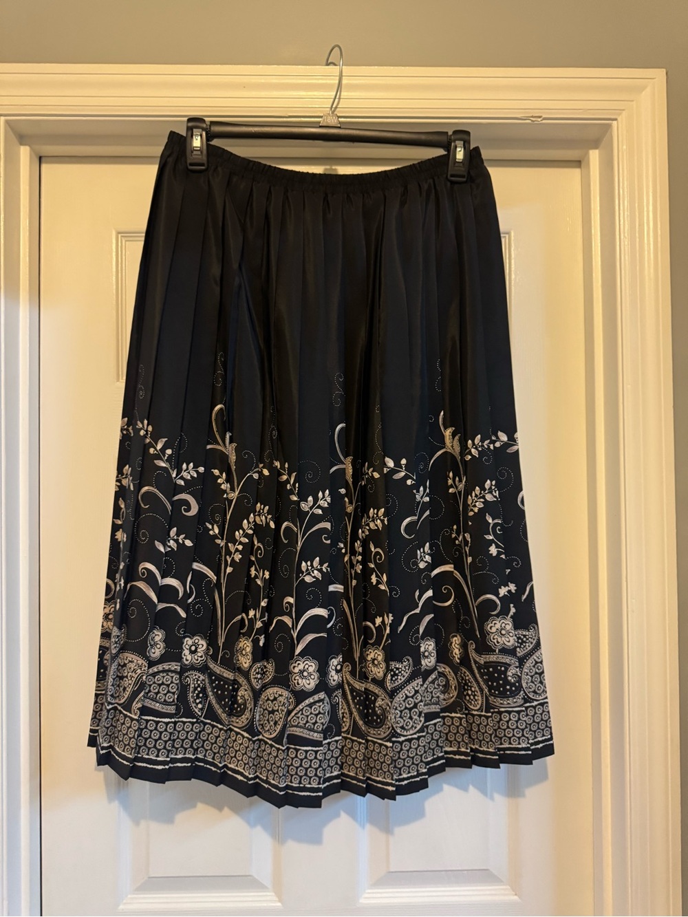 Leslie Fay Black Pleated Skirt with Cream Floral Border